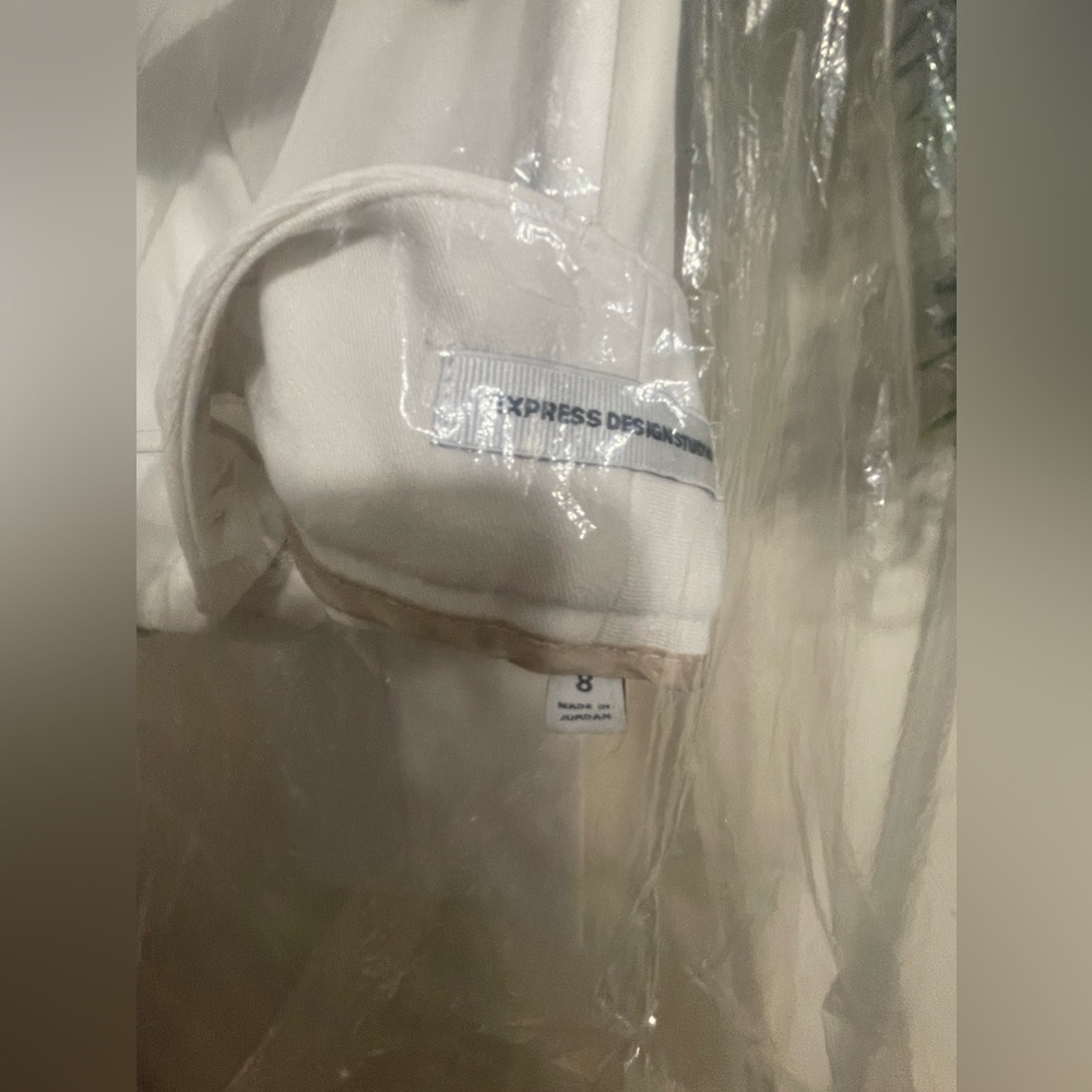 Express Elegant White Capris - Picture 9 of 10